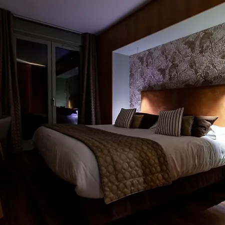 Hotel Logis Restaurant La Tour 3*