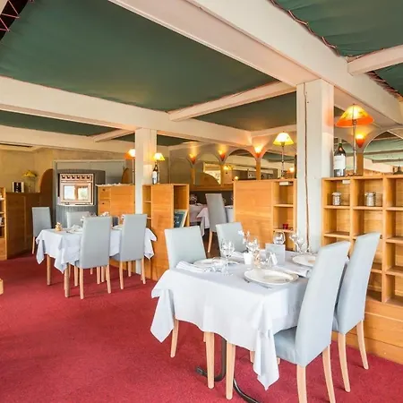 Hotel Logis Restaurant La Tour Dunières