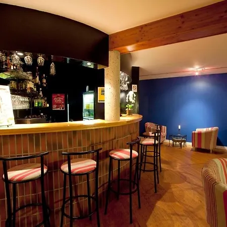 Logis Restaurant La Tour Hotel