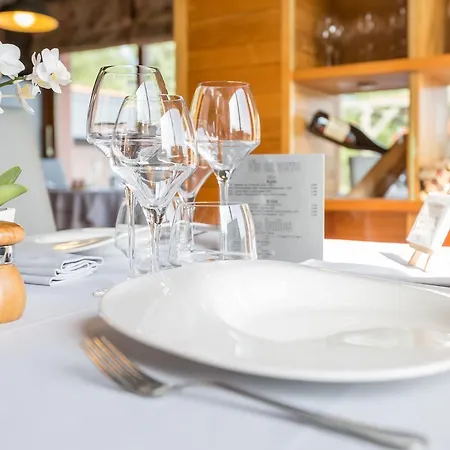 Hotel Logis Restaurant La Tour Dunières