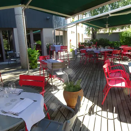 Hotel La Tour Hotel-restaurant 3*