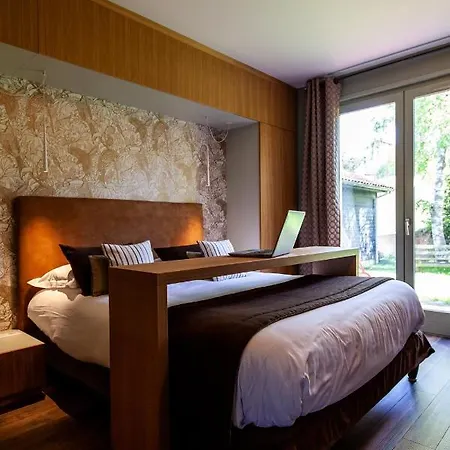 Hotel Logis Restaurant La Tour 3*