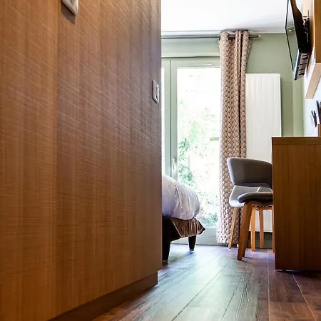 Hotel La Tour Hotel-restaurant 3*